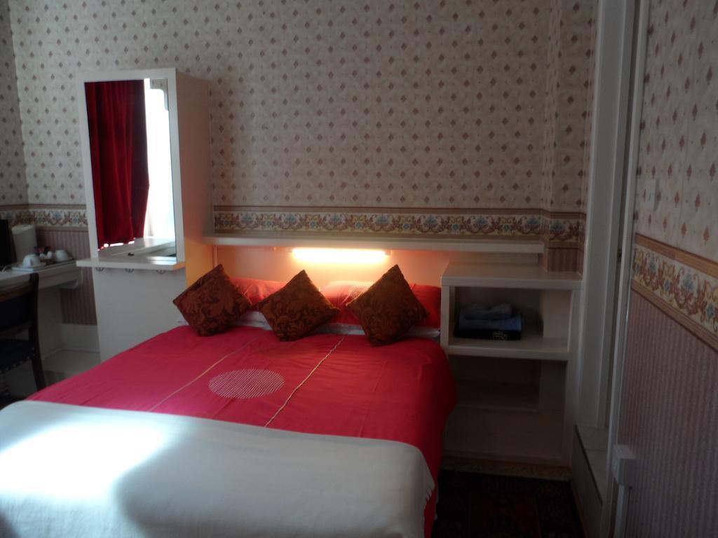 וויימות' Galway Guest House חדר תמונה